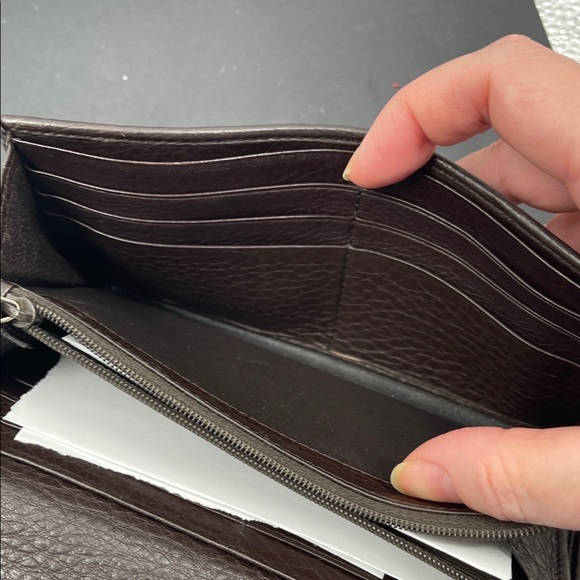 2.8.26 Vintage Gucci Black Soft Leather Wallet with Horse-bit Accents - Picture 7 of 15